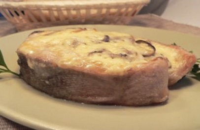 Стейк из трески с грибами
